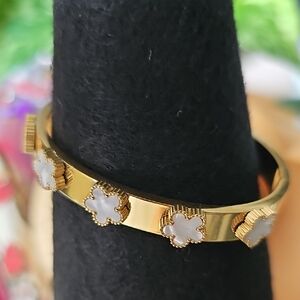 Fashion Jewelry Gold and White Clover Bracelet